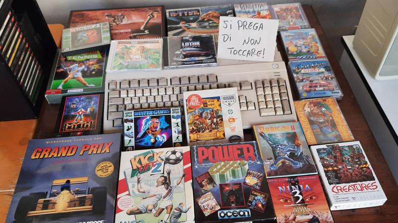 Giochi e riviste al mercatino