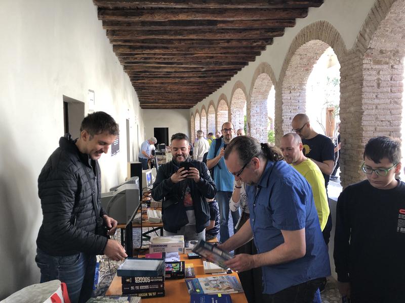Scambi e acquisti al mercatino