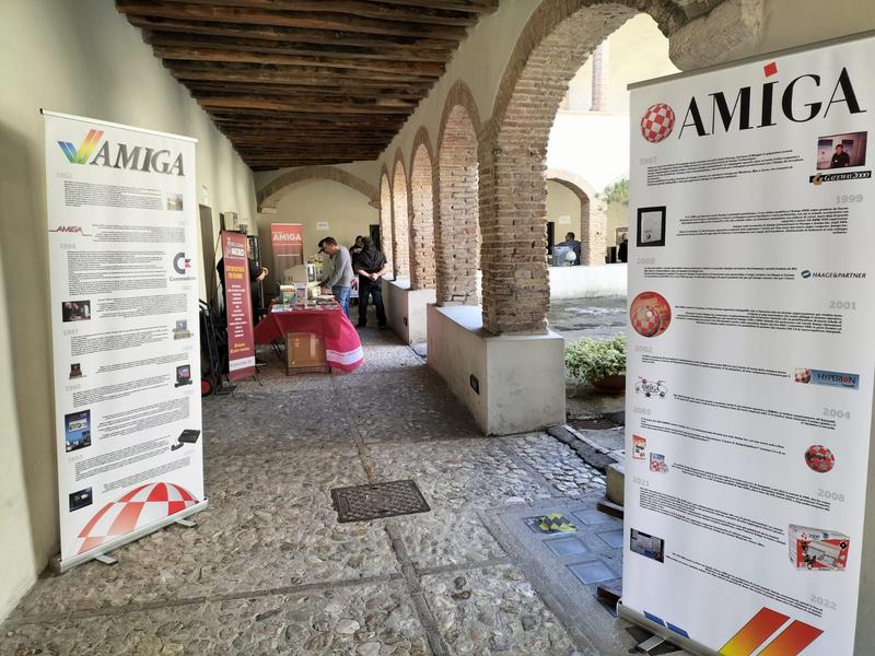 I pannelli informativi su Amiga