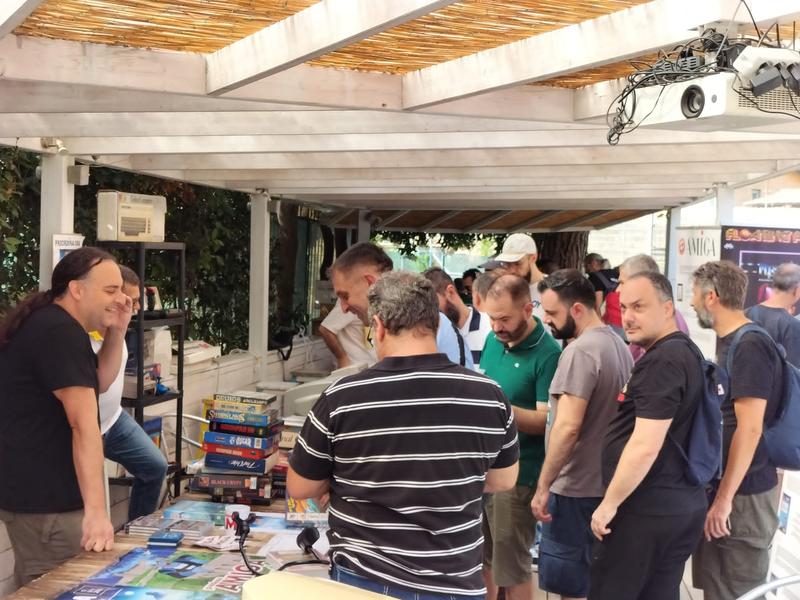 Il mercatino affollato