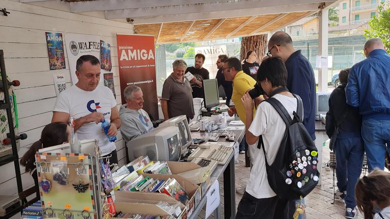 Il banco di Passione Amiga