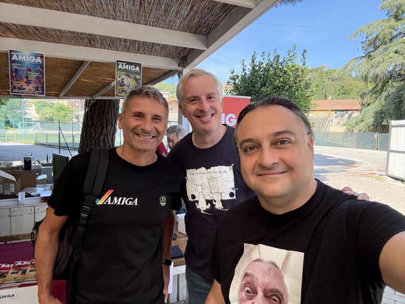 Foto di gruppo prima dell'apertura