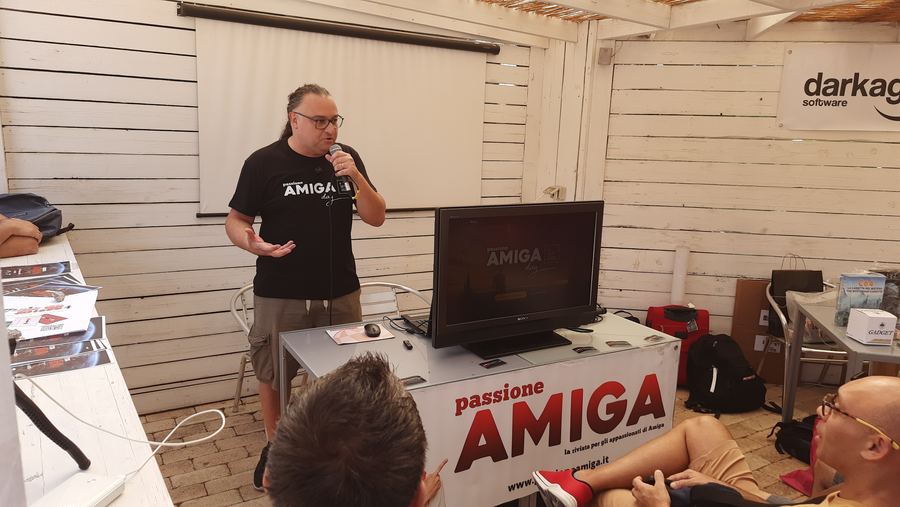 Sul palco delle conferenze